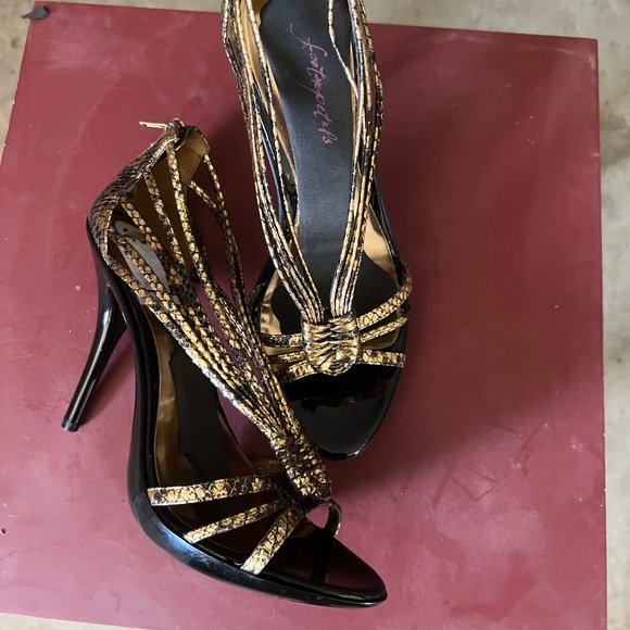 Carlos Santa strappy heels - Picture 1 of 1